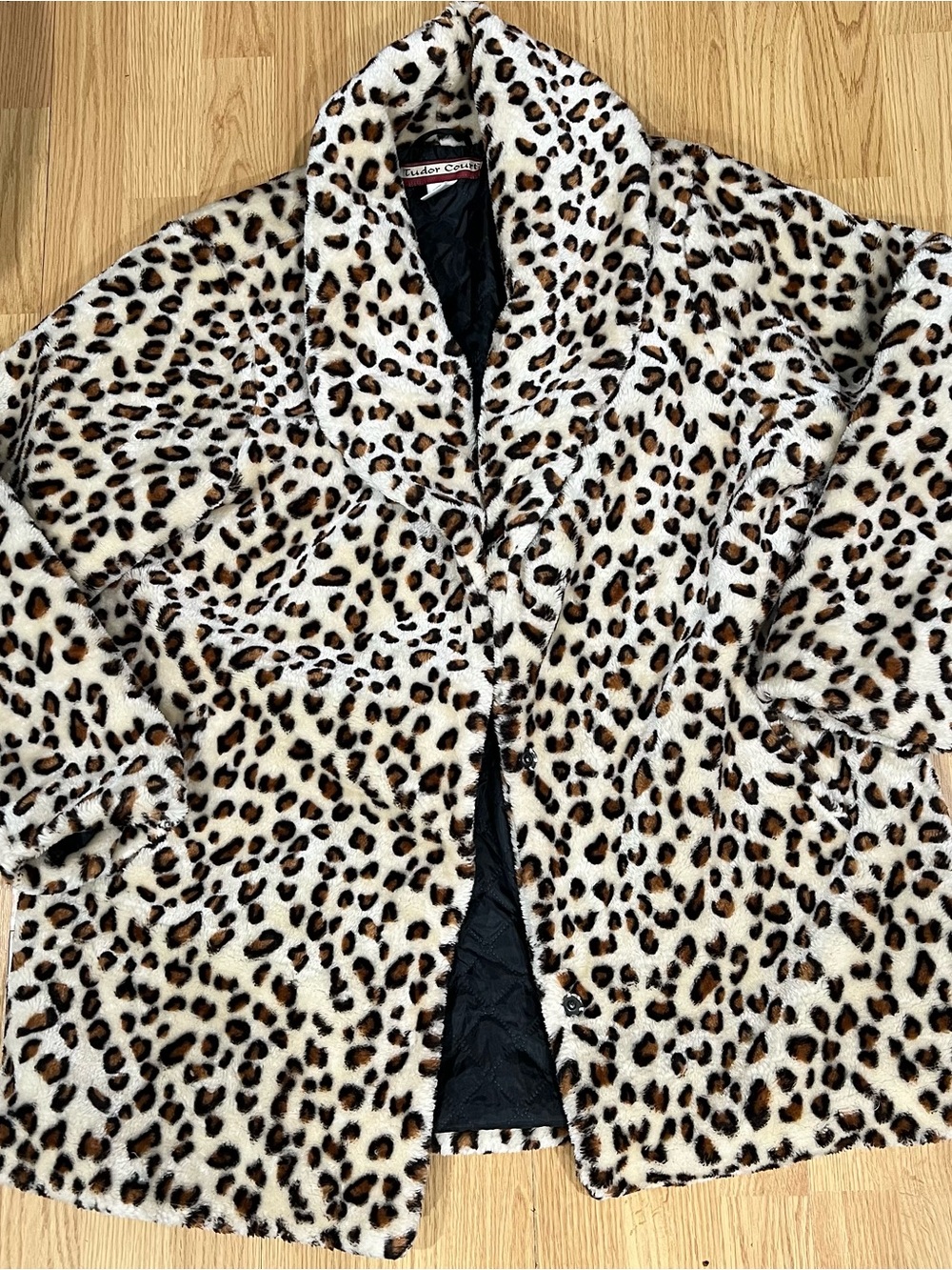 Women’s Fuax Fur Cheetah Print Coat Tudor Court XL Snap Closure